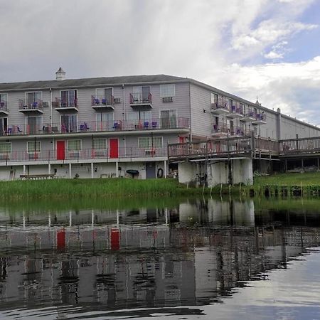 Hotel Super 8 By Wyndham Sturbridge Extérieur photo