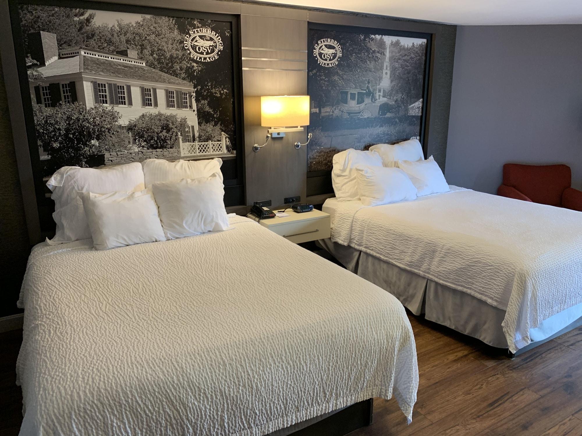 Hotel Super 8 By Wyndham Sturbridge Extérieur photo