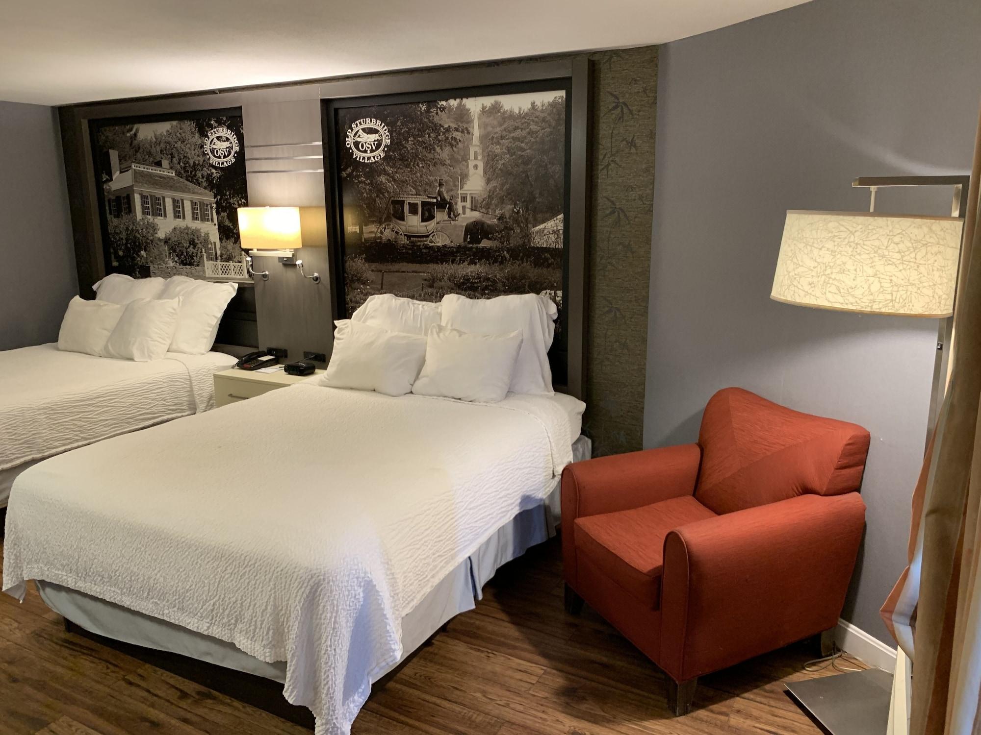Hotel Super 8 By Wyndham Sturbridge Extérieur photo
