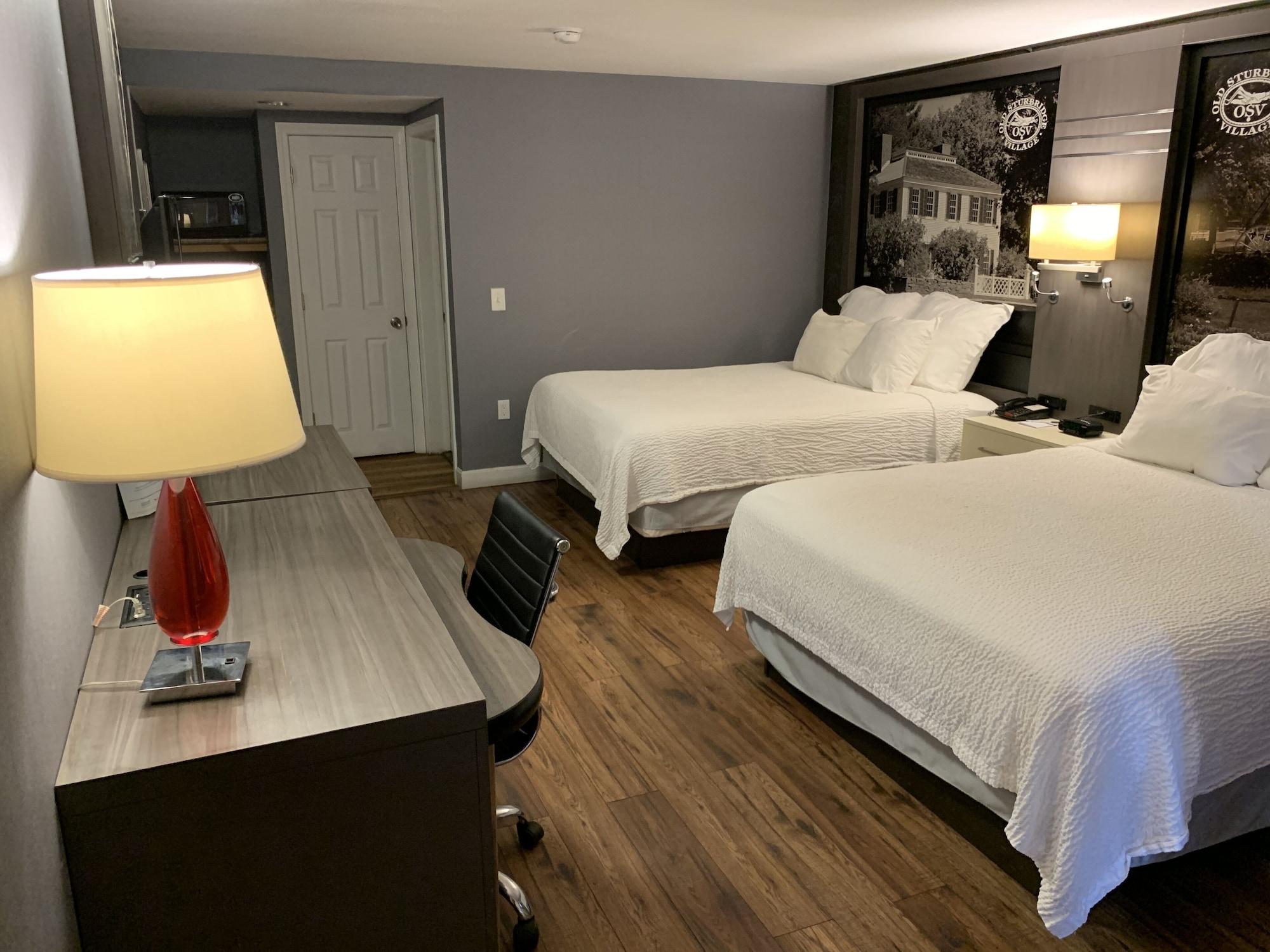 Hotel Super 8 By Wyndham Sturbridge Extérieur photo