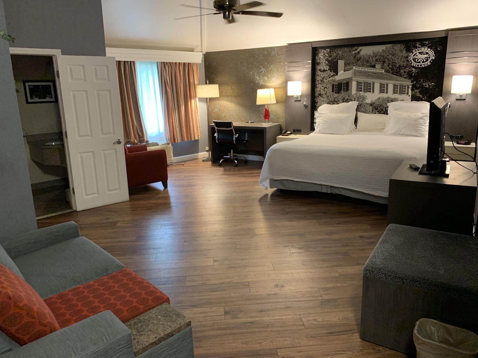 Hotel Super 8 By Wyndham Sturbridge Extérieur photo