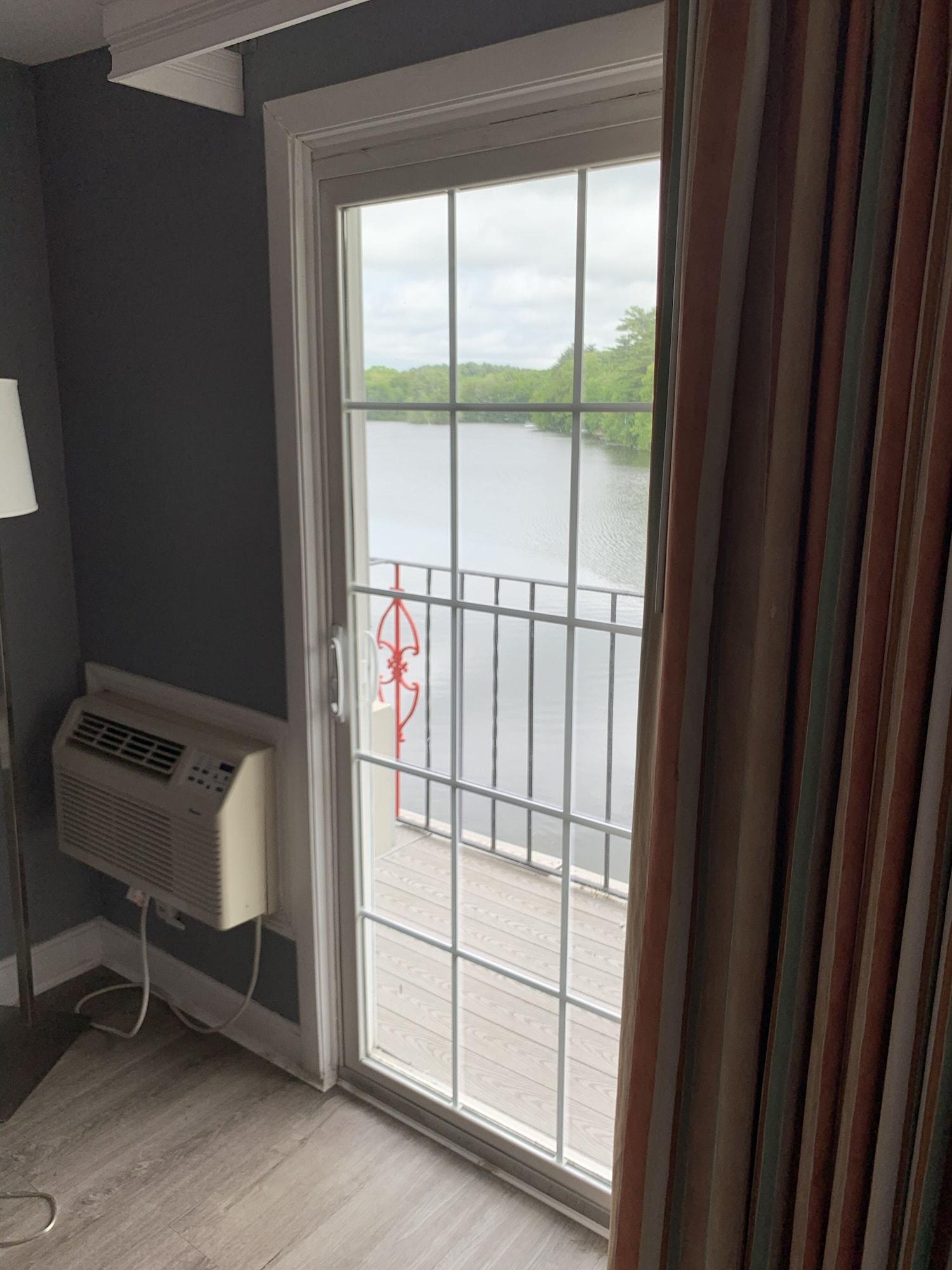 Hotel Super 8 By Wyndham Sturbridge Extérieur photo