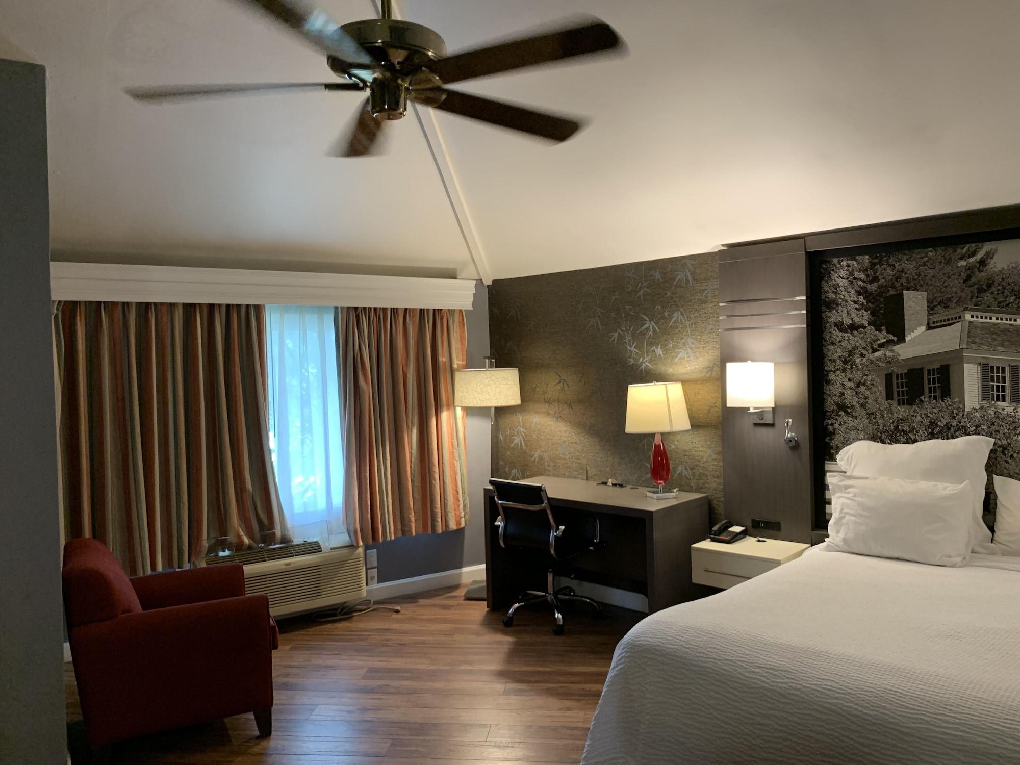 Hotel Super 8 By Wyndham Sturbridge Extérieur photo