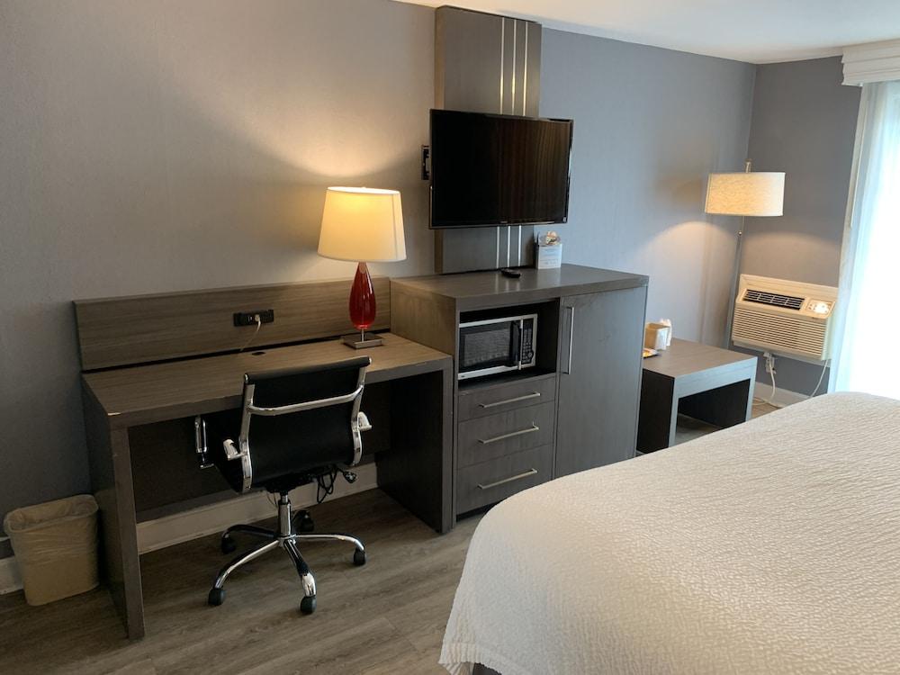 Hotel Super 8 By Wyndham Sturbridge Extérieur photo