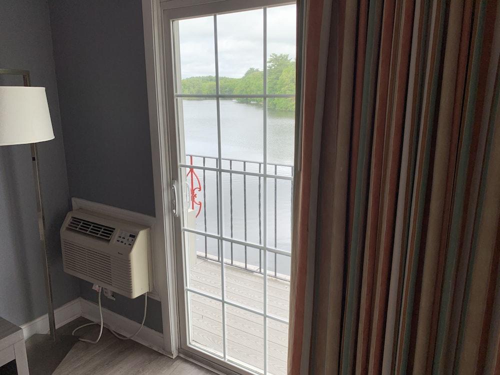 Hotel Super 8 By Wyndham Sturbridge Extérieur photo