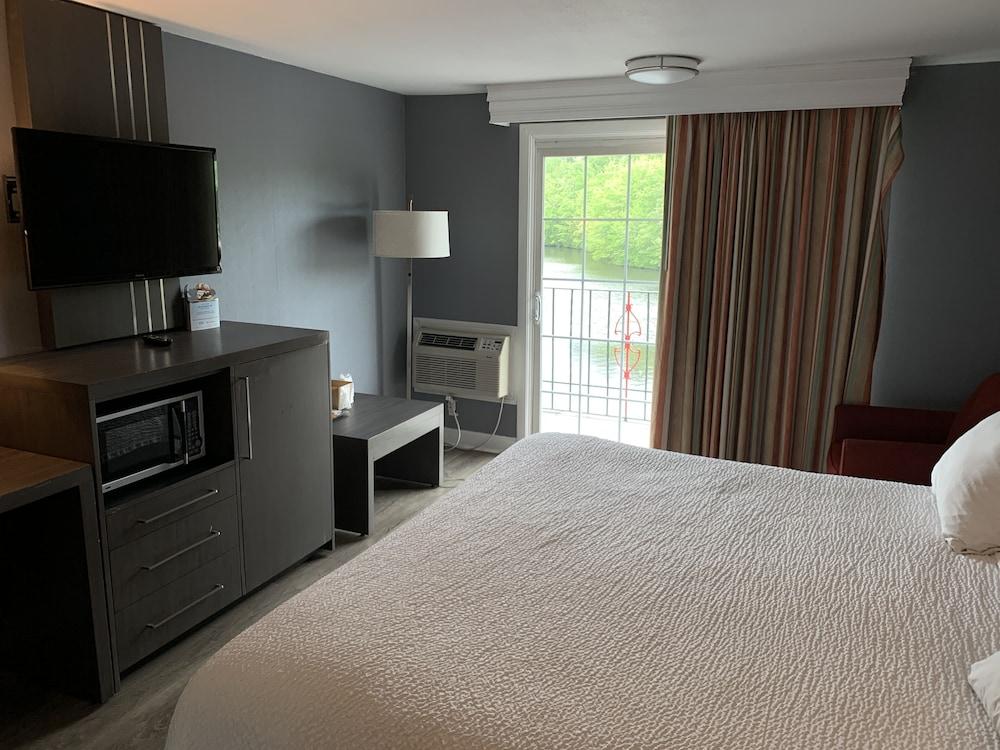 Hotel Super 8 By Wyndham Sturbridge Extérieur photo
