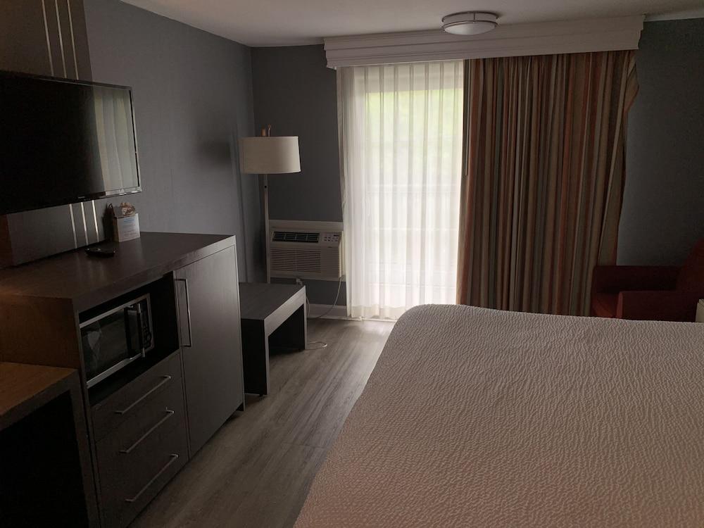 Hotel Super 8 By Wyndham Sturbridge Extérieur photo