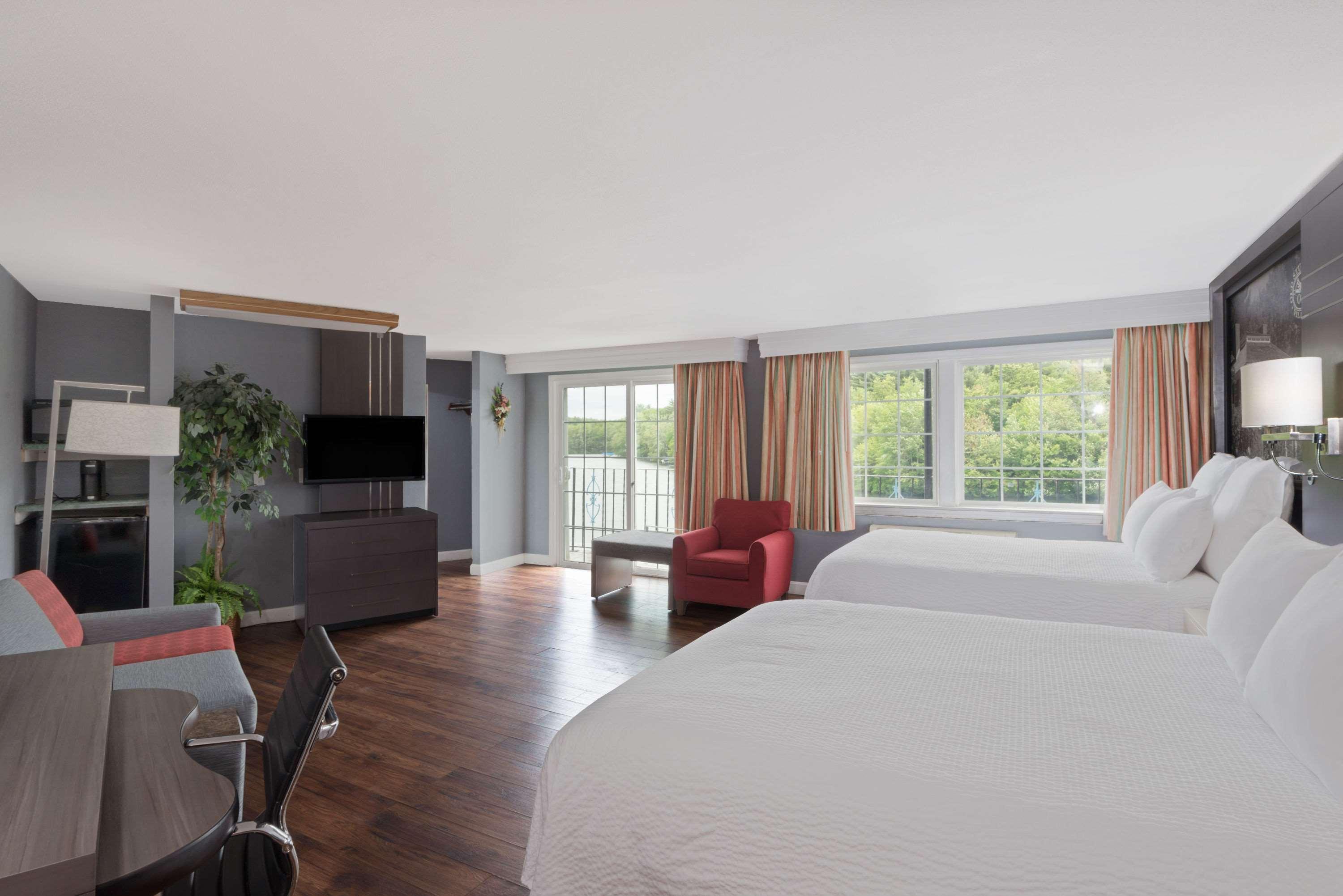Hotel Super 8 By Wyndham Sturbridge Extérieur photo