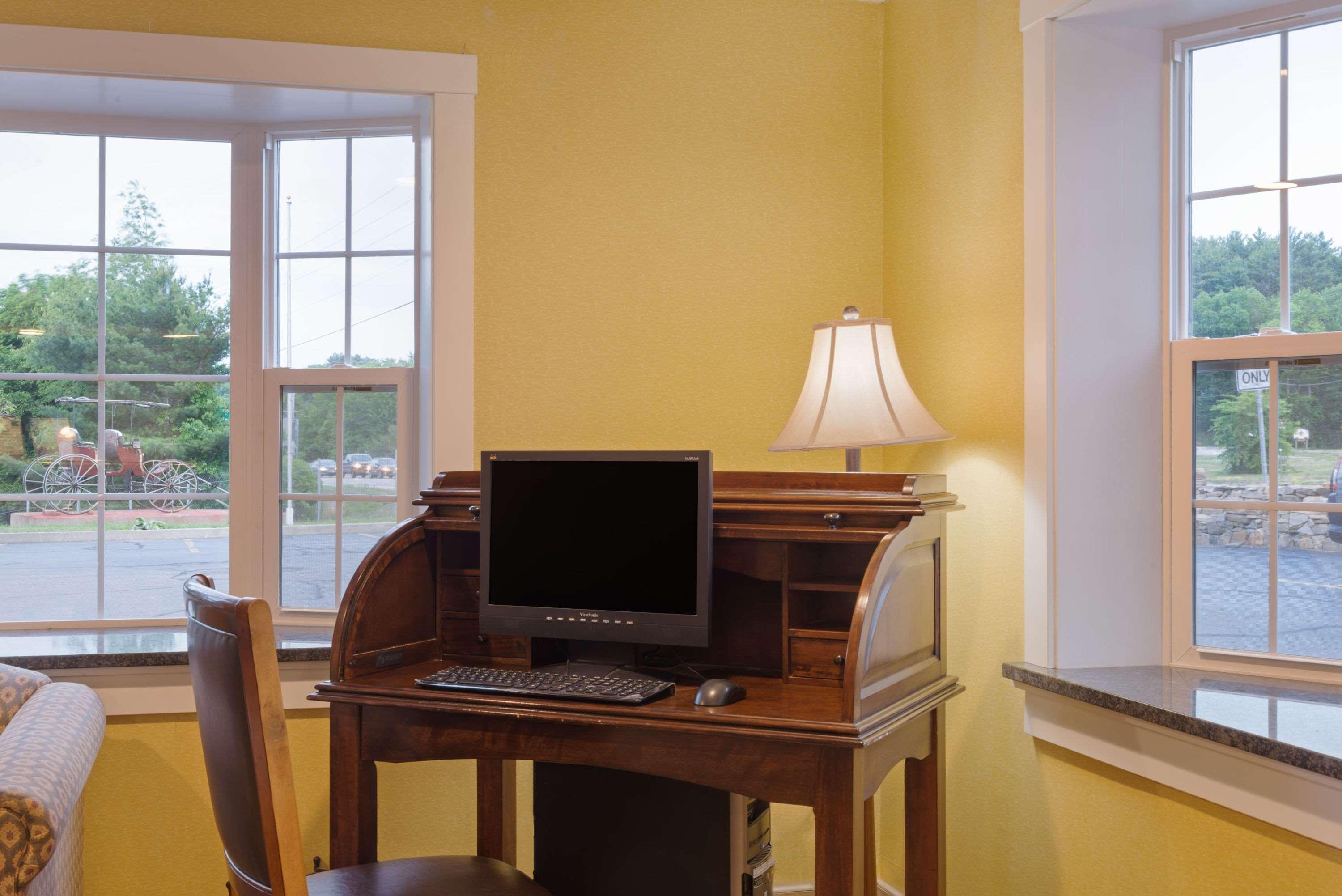 Hotel Super 8 By Wyndham Sturbridge Extérieur photo