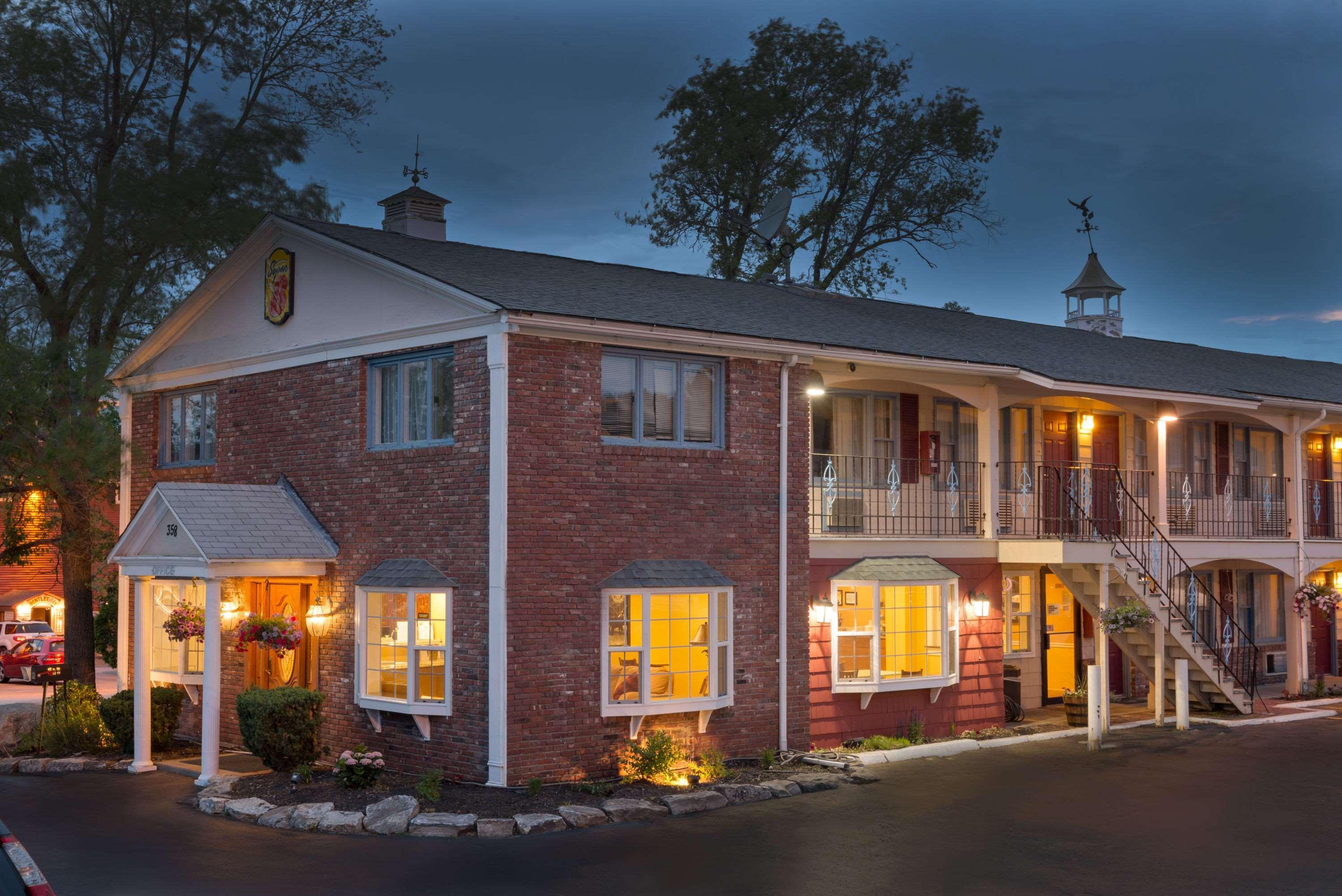 Hotel Super 8 By Wyndham Sturbridge Extérieur photo