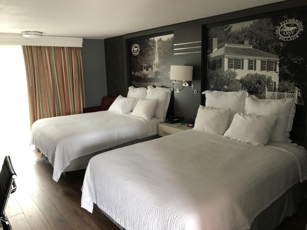 Hotel Super 8 By Wyndham Sturbridge Extérieur photo
