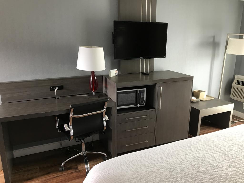 Hotel Super 8 By Wyndham Sturbridge Extérieur photo