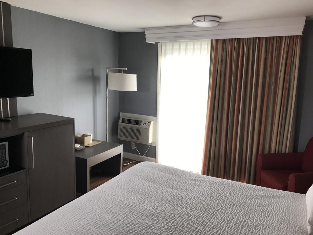 Hotel Super 8 By Wyndham Sturbridge Extérieur photo