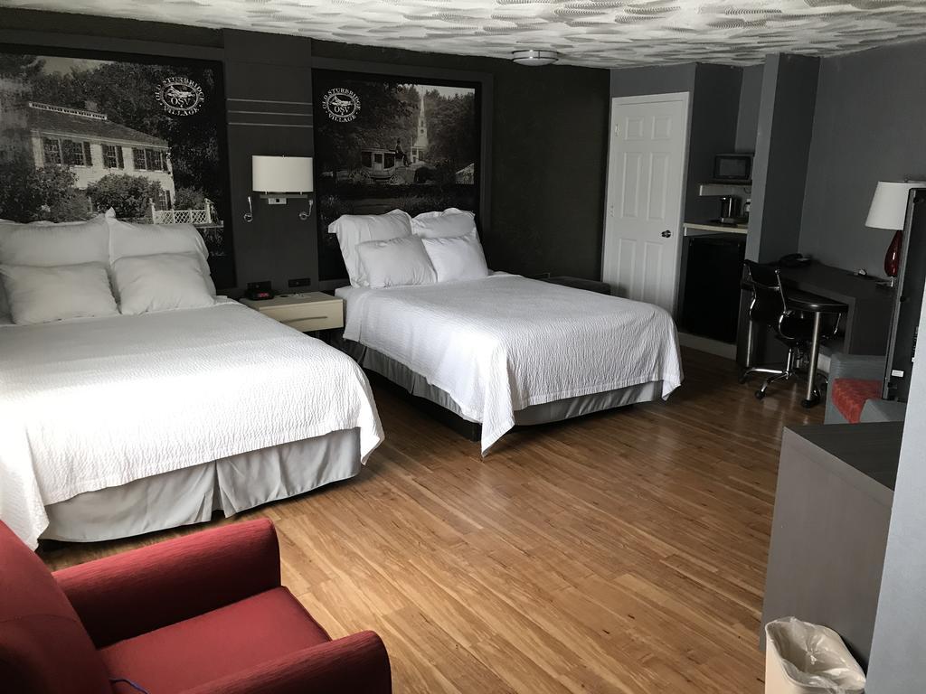 Hotel Super 8 By Wyndham Sturbridge Extérieur photo