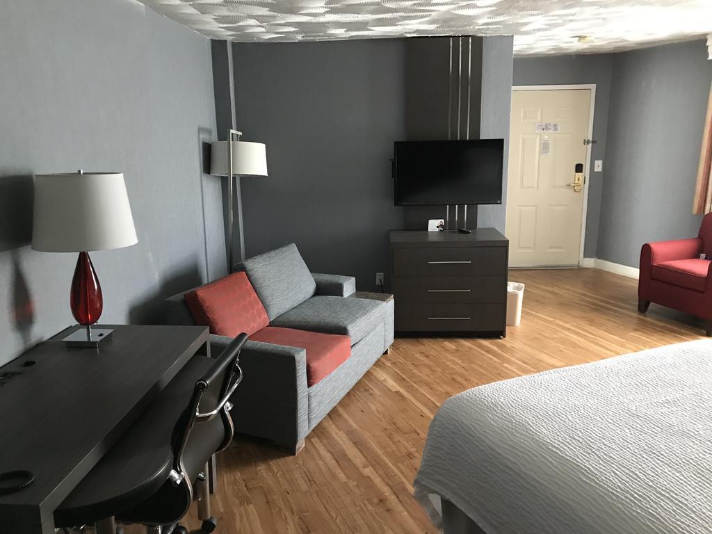 Hotel Super 8 By Wyndham Sturbridge Extérieur photo
