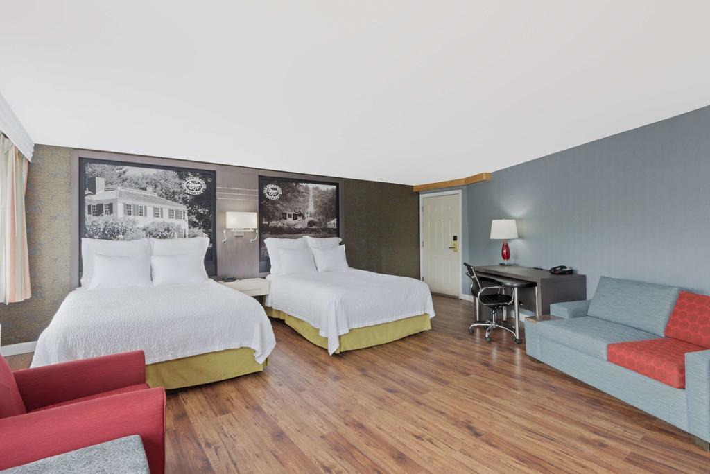 Hotel Super 8 By Wyndham Sturbridge Extérieur photo