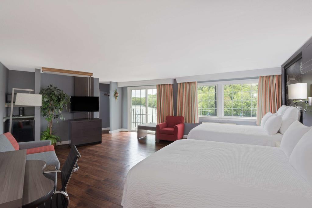 Hotel Super 8 By Wyndham Sturbridge Extérieur photo