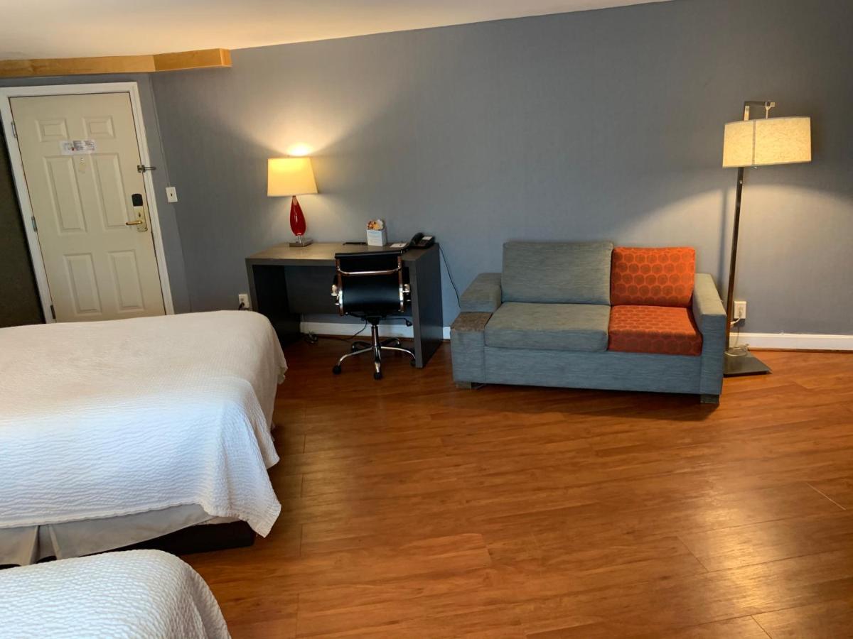 Hotel Super 8 By Wyndham Sturbridge Extérieur photo